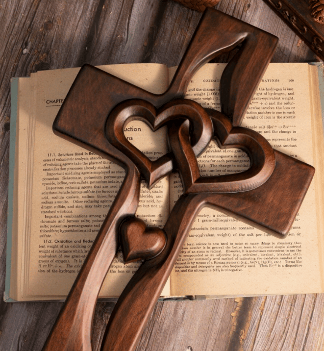 🔥Last Day Special Sale 49% OFF-❤️Intertwined Hearts Wooden Cross（Warehouse clearance）